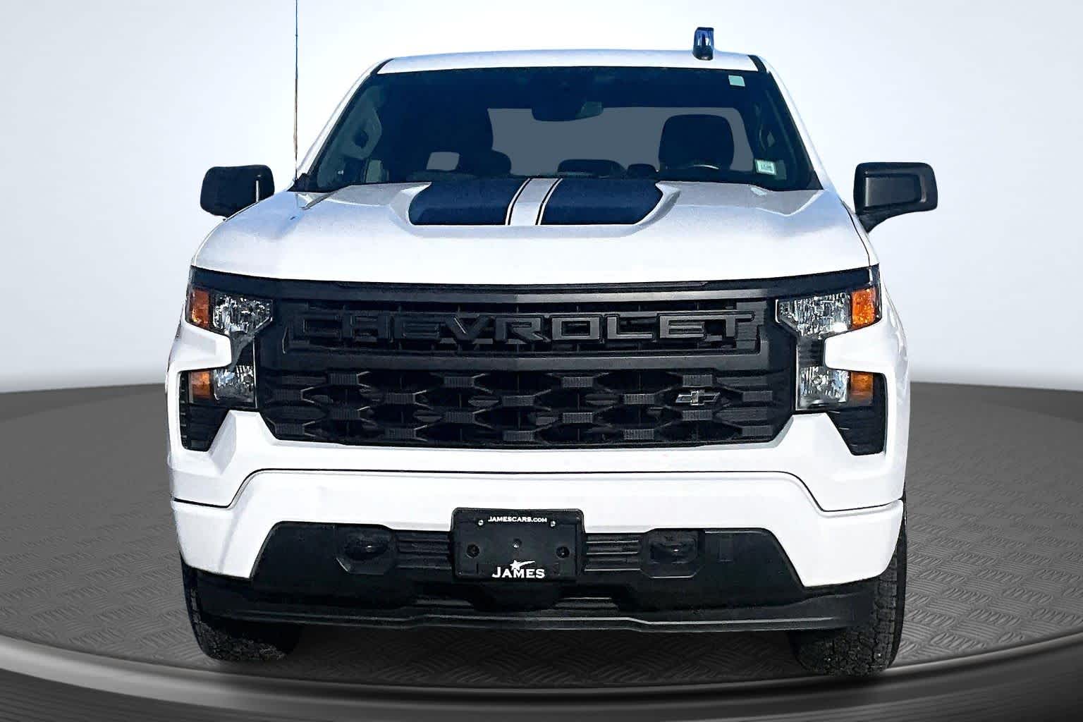 2023 Chevrolet Silverado 1500 Custom photo 3