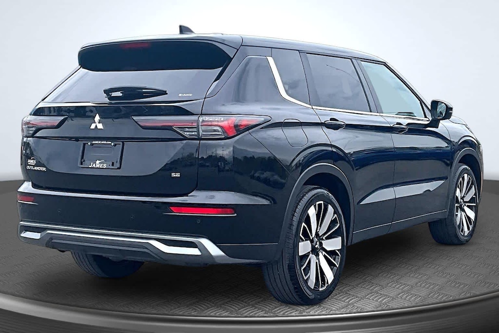 Used 2025 Mitsubishi Outlander SE SUV