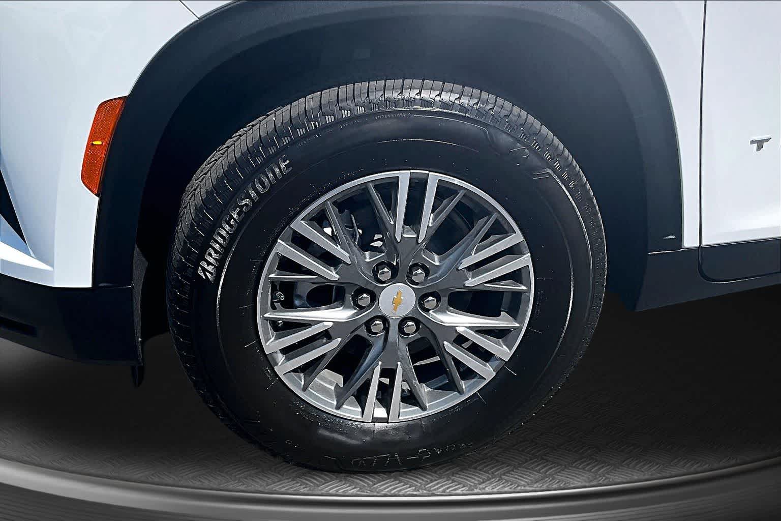 2026 Chevrolet Traverse LT - Photo 14