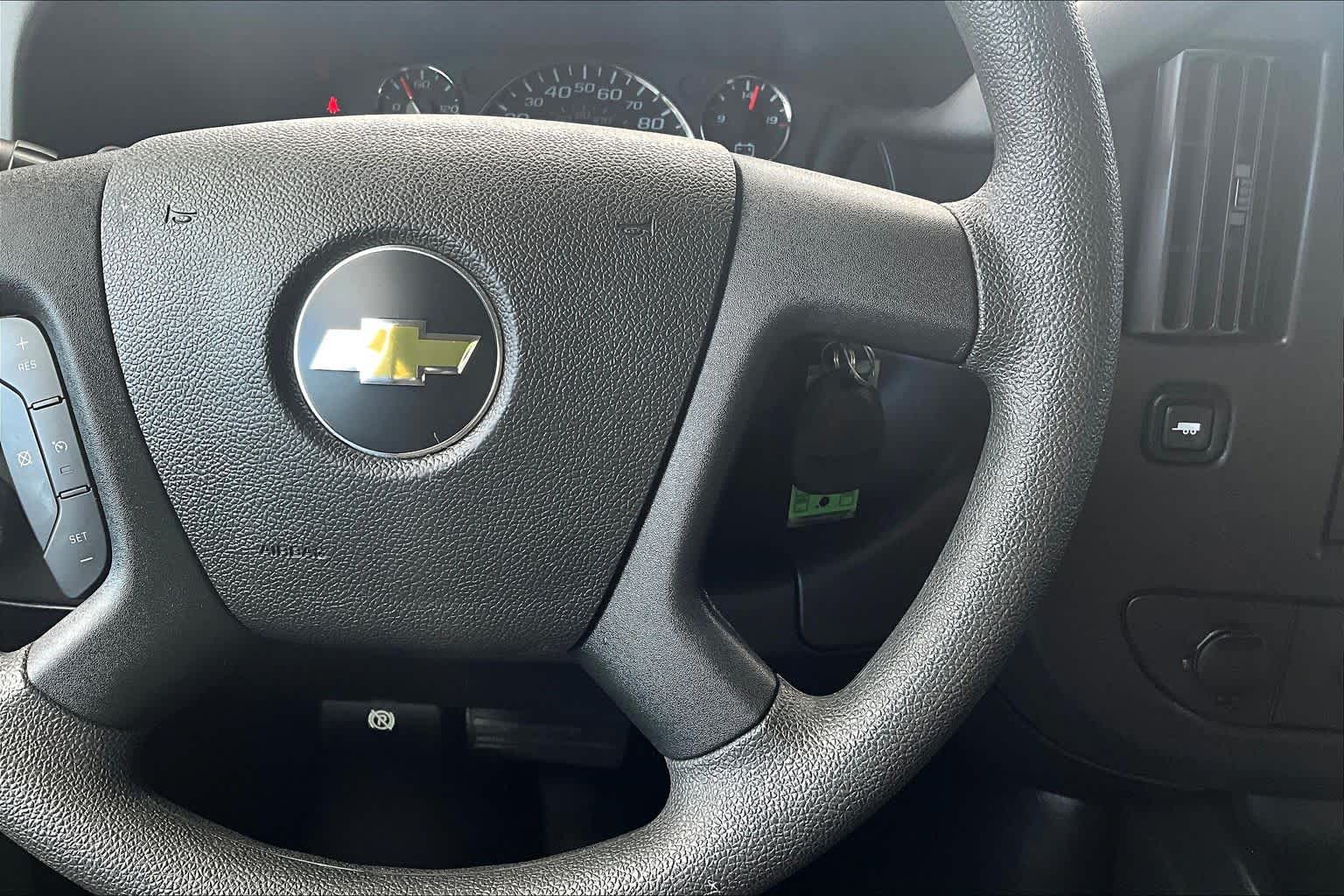 2024 Chevrolet Express Passenger LT - Photo 20