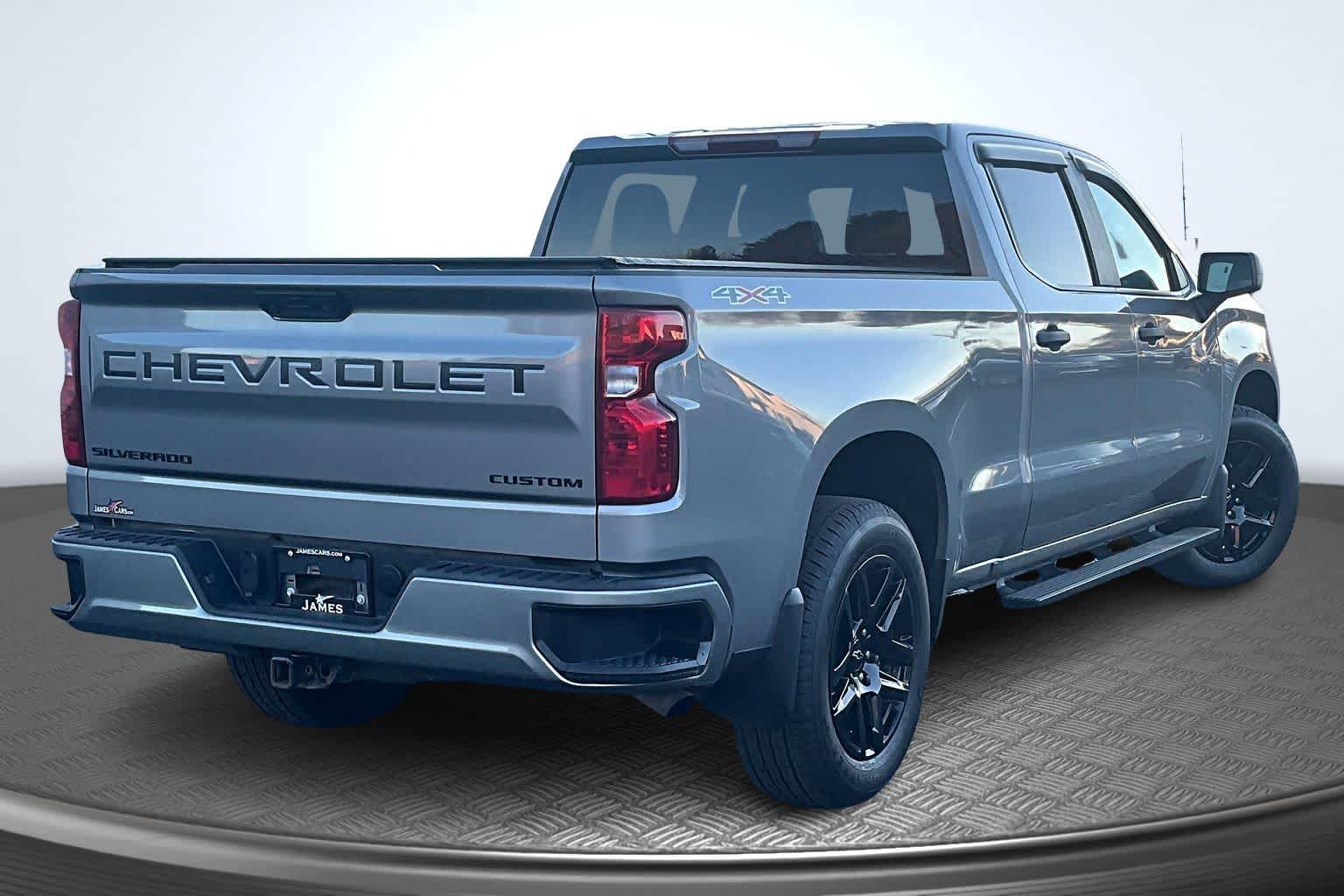 2023 Chevrolet Silverado 1500 Custom photo 2