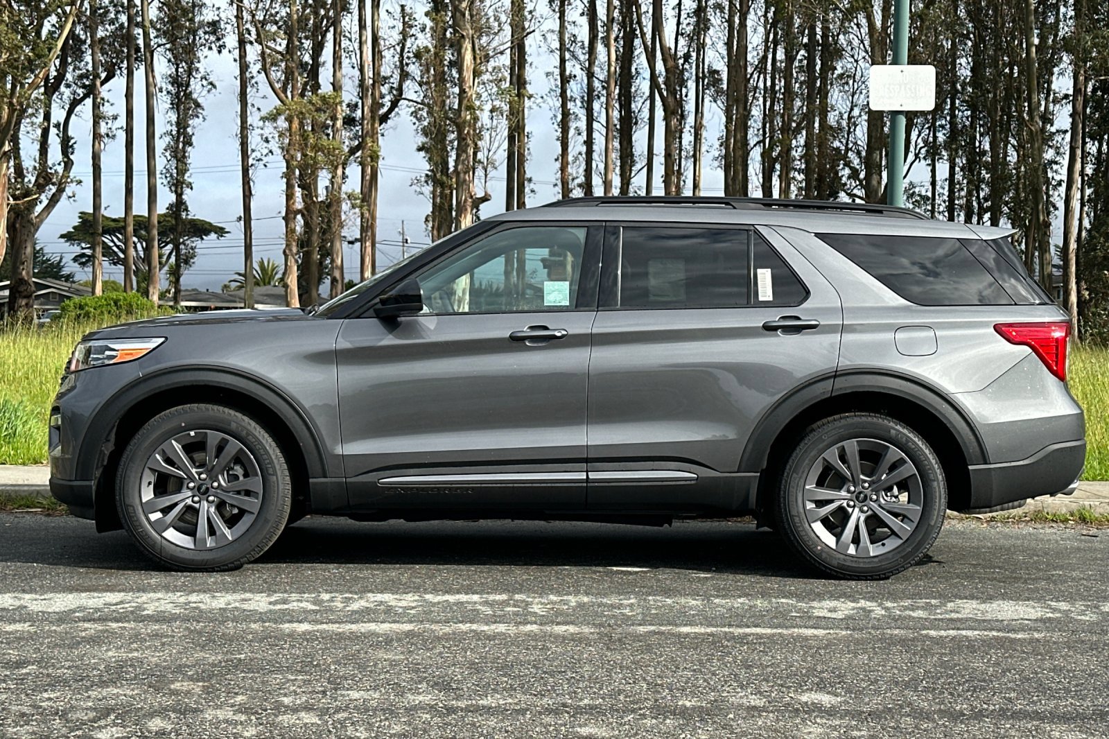 2024 Ford Explorer XLT photo 2