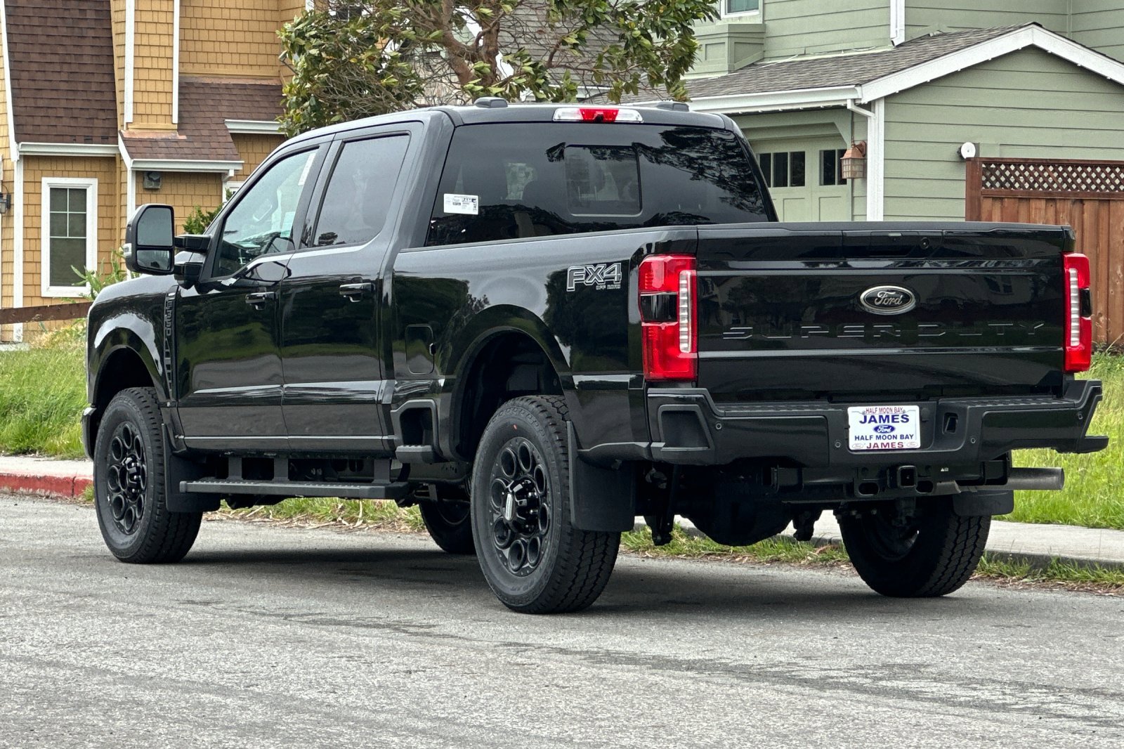 2025 Ford F-350 Lariat photo 3