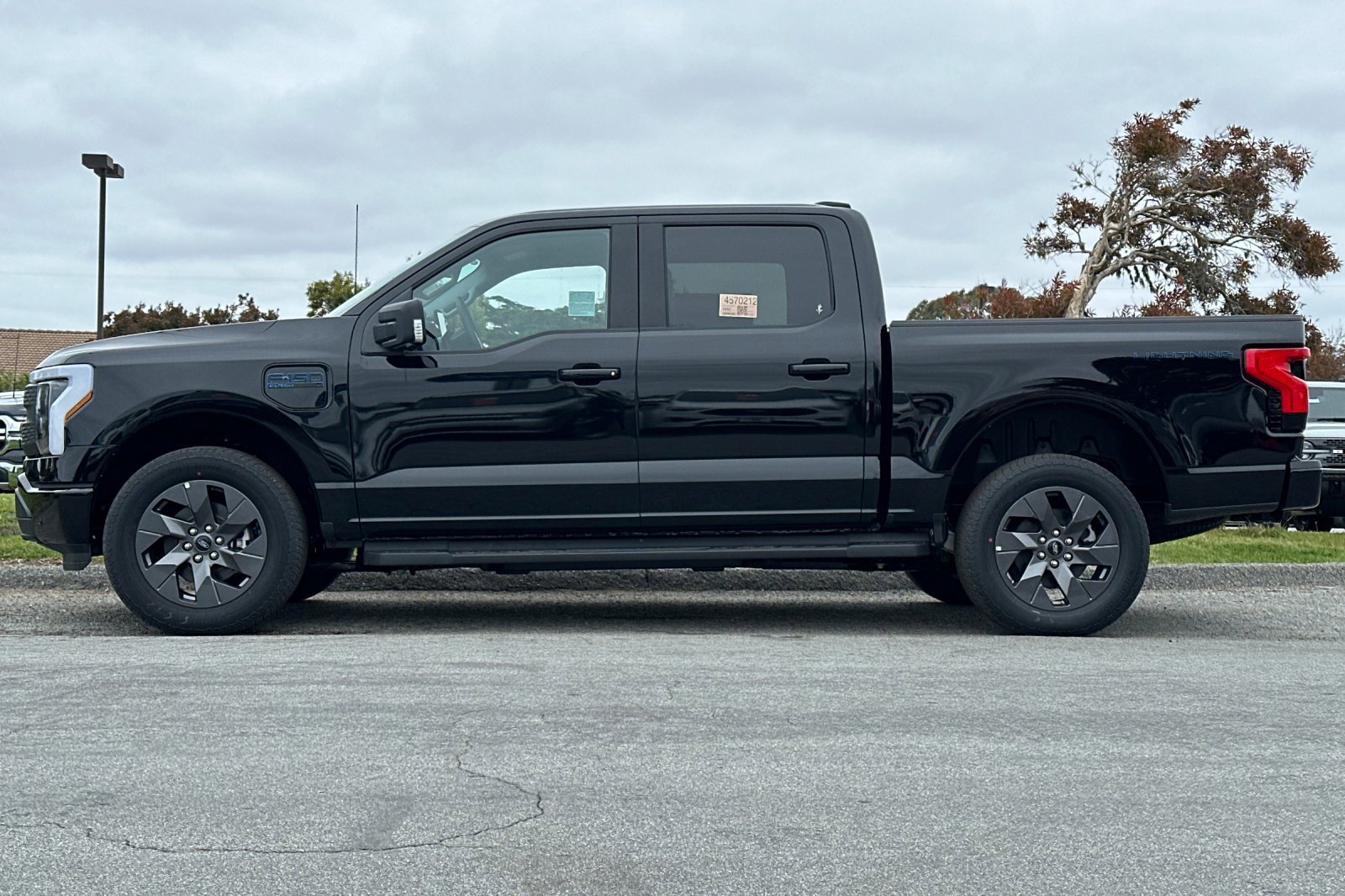 2025 Ford F-150 Lightning photo 2