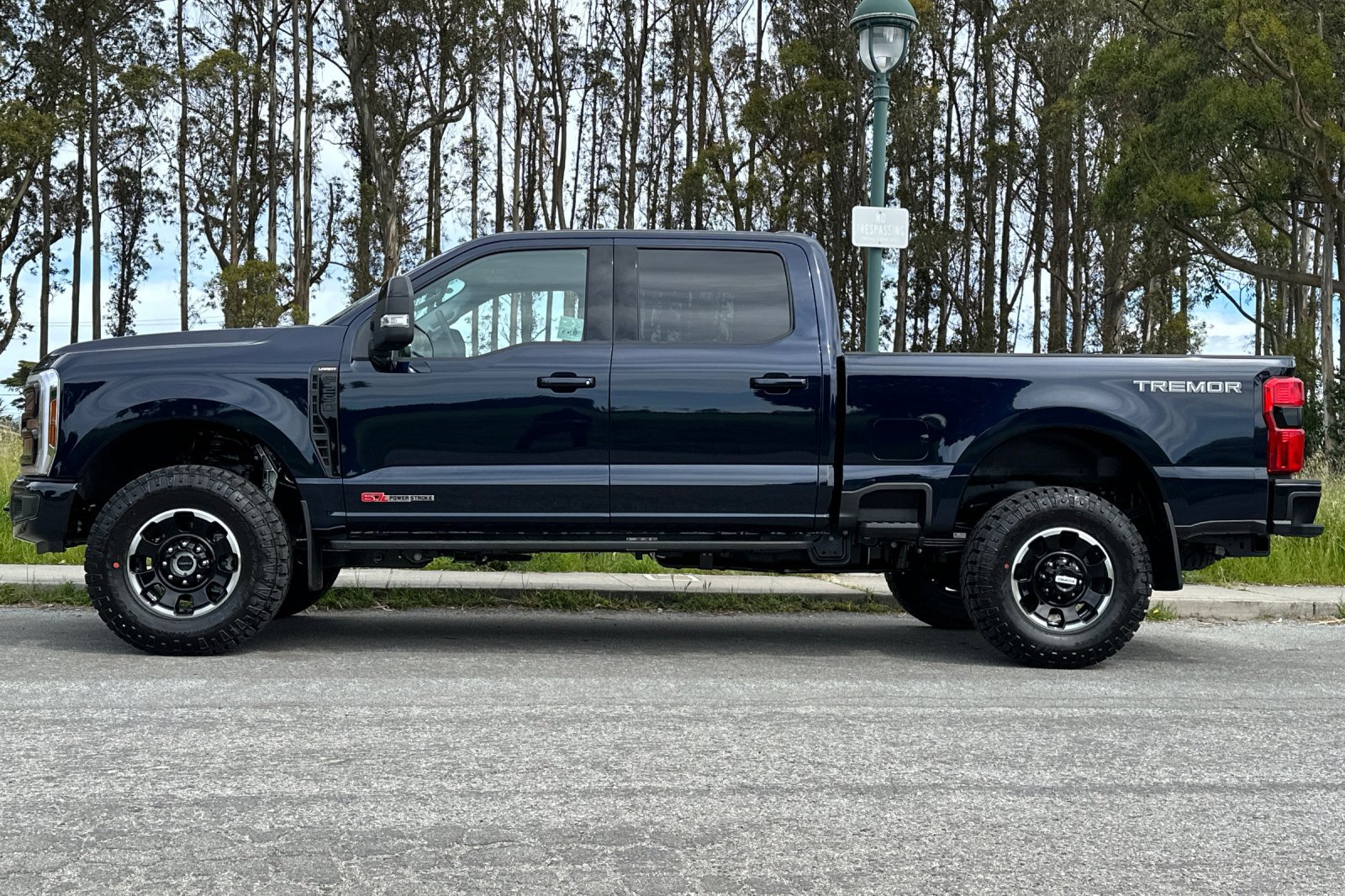 2025 Ford F-250 Lariat photo 2