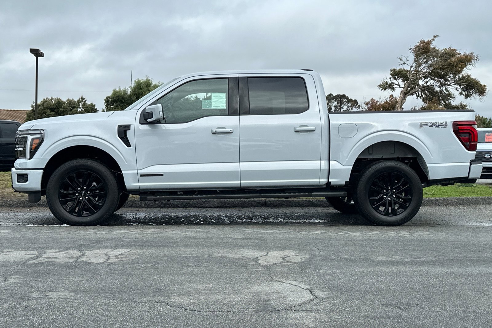 2025 Ford F-150 Lariat photo 2