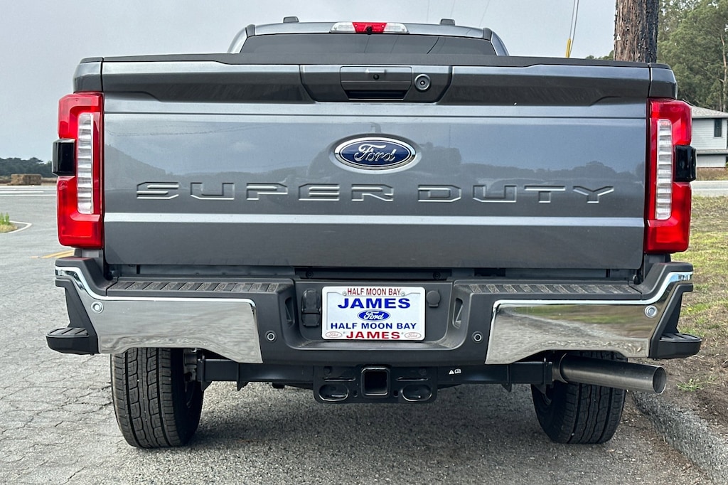 New 2026 Ford F-350SD Lariat Truck Crew Cab