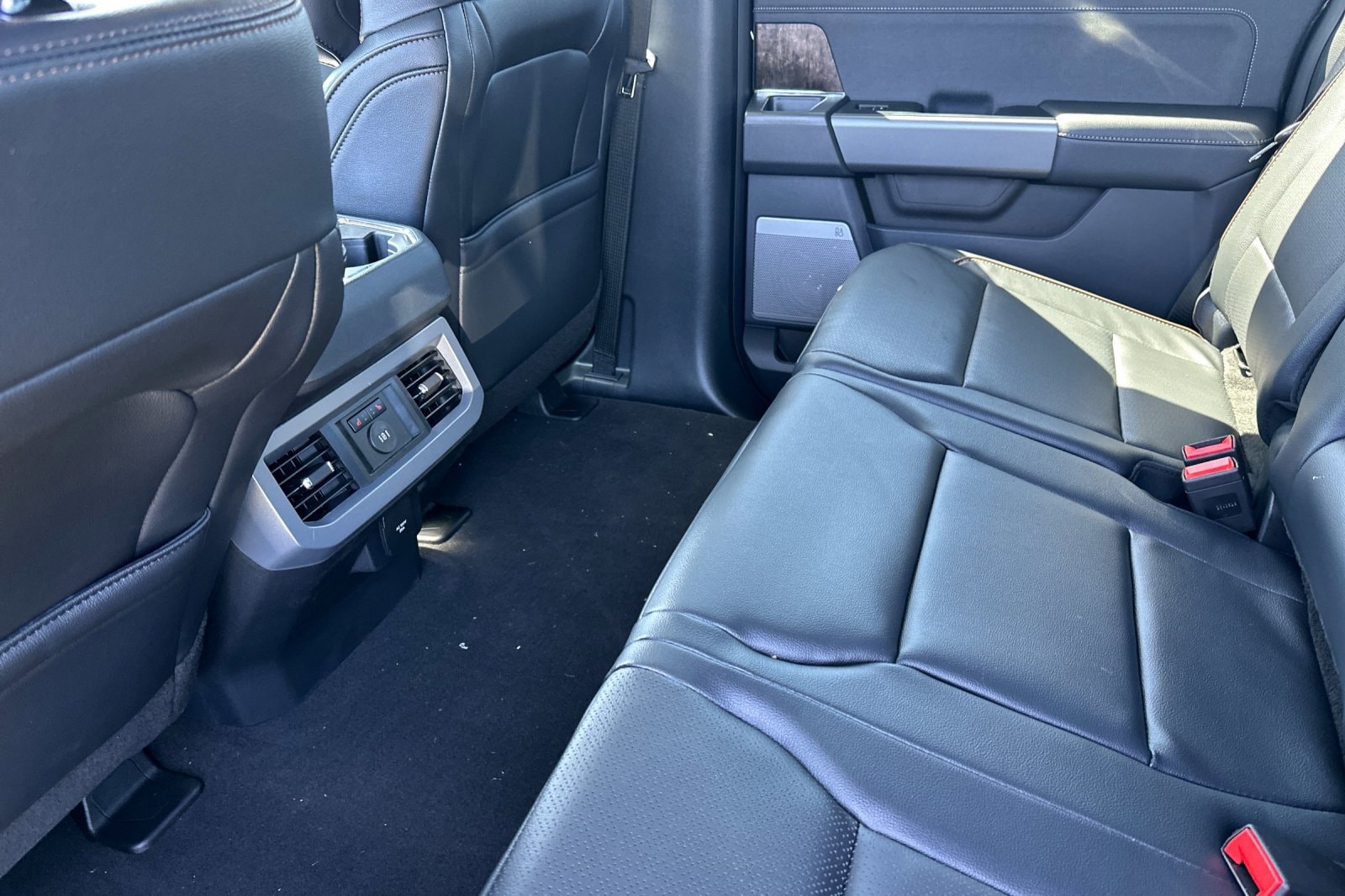 2025 Ford F-250 Super Duty Lariat - Photo 11