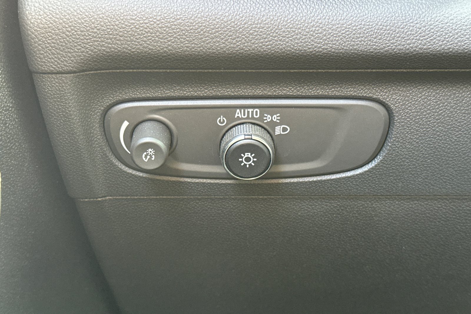 2023 Buick Envision Essence - Photo 26