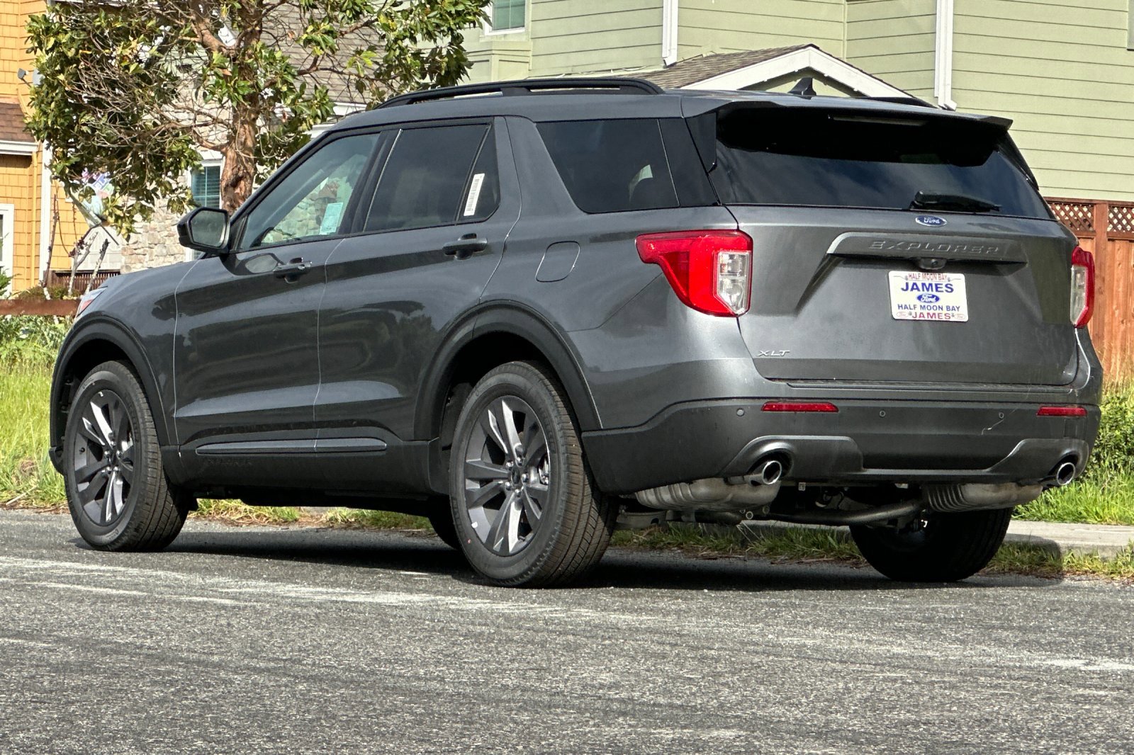 2024 Ford Explorer XLT photo 3