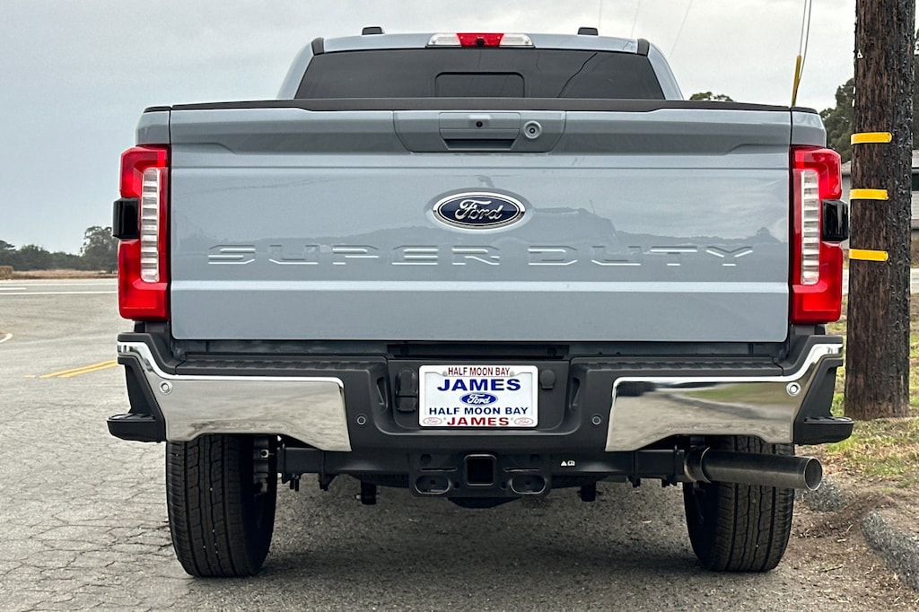 New 2026 Ford F-350SD Lariat Truck Crew Cab