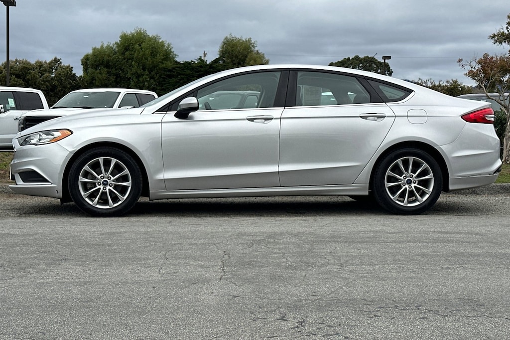 Used 2017 Ford Fusion SE Sedan