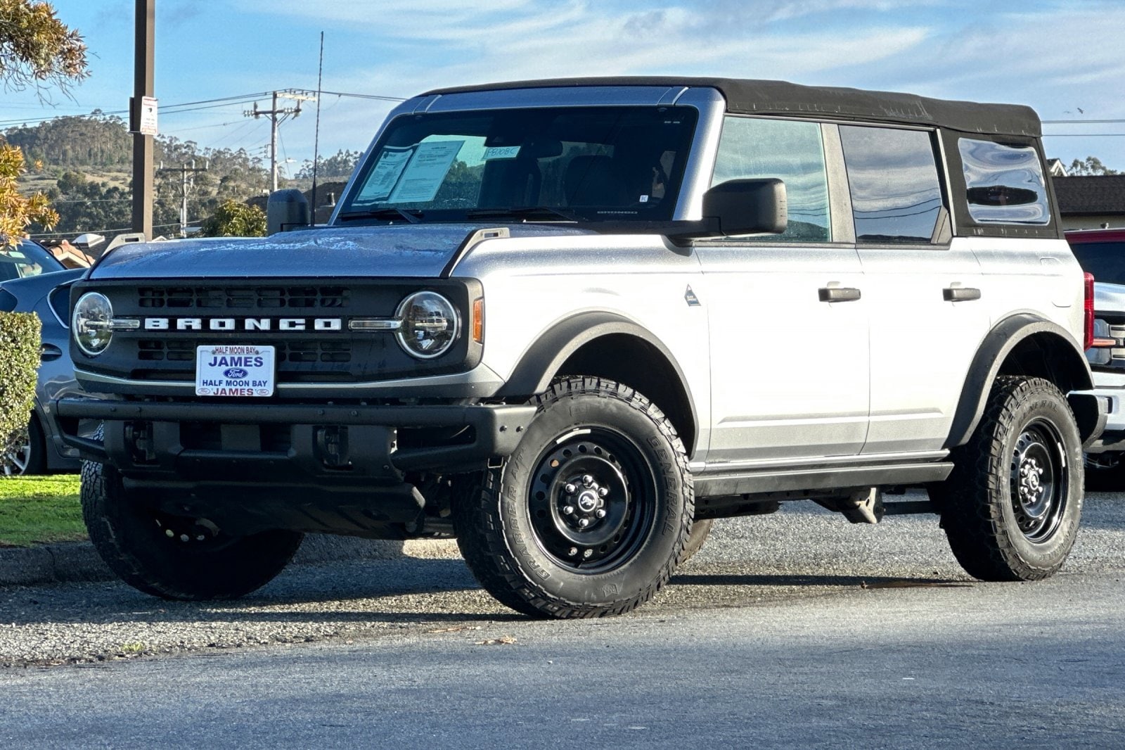 2022 Ford Bronco 4-Door Black Diamond's photo