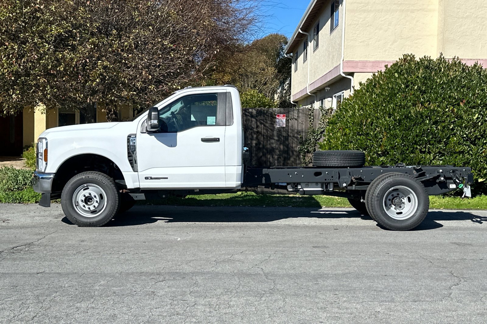 2024 Ford F-350 XLT photo 2