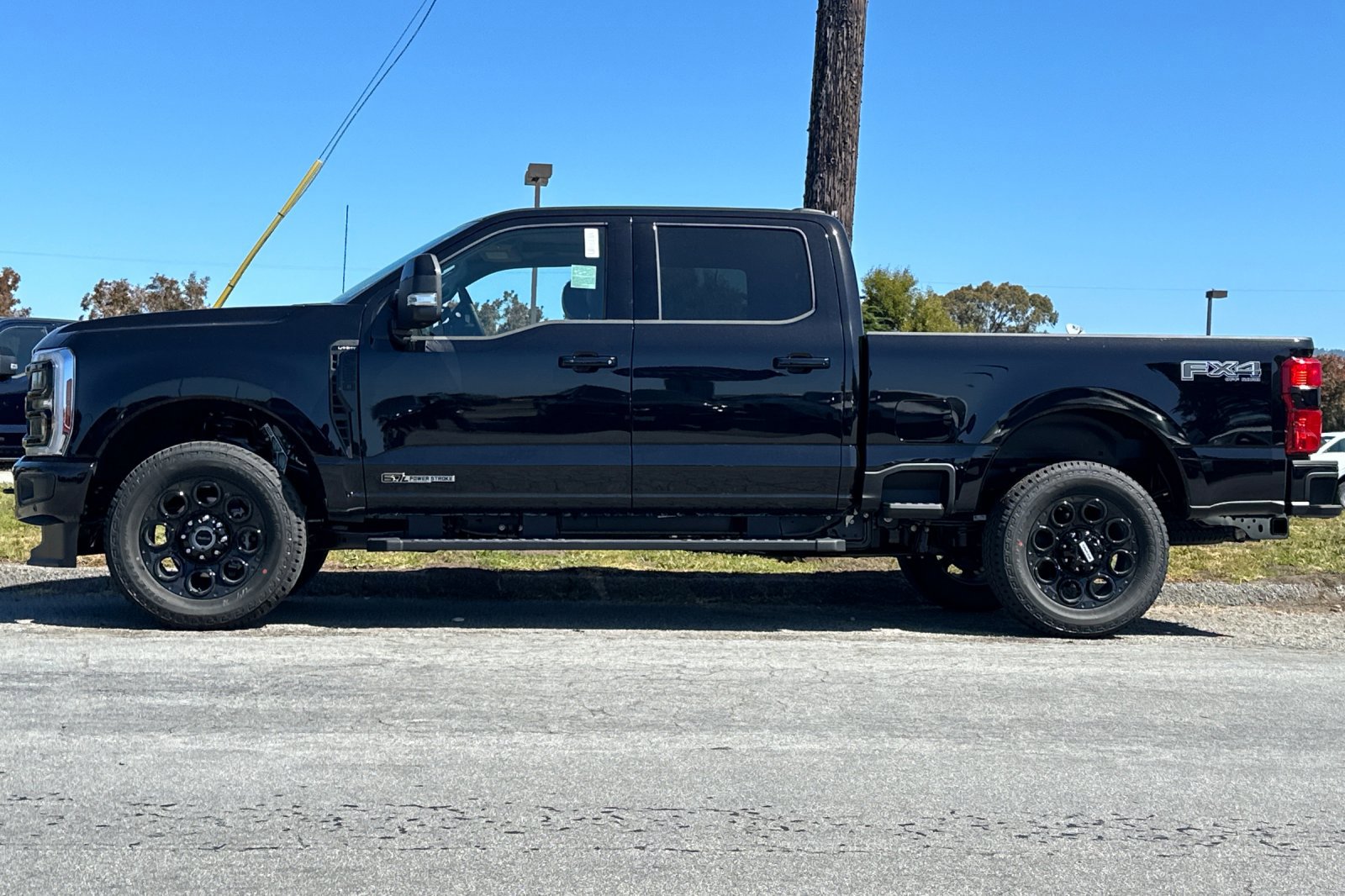 2025 Ford F-250 Lariat photo 2