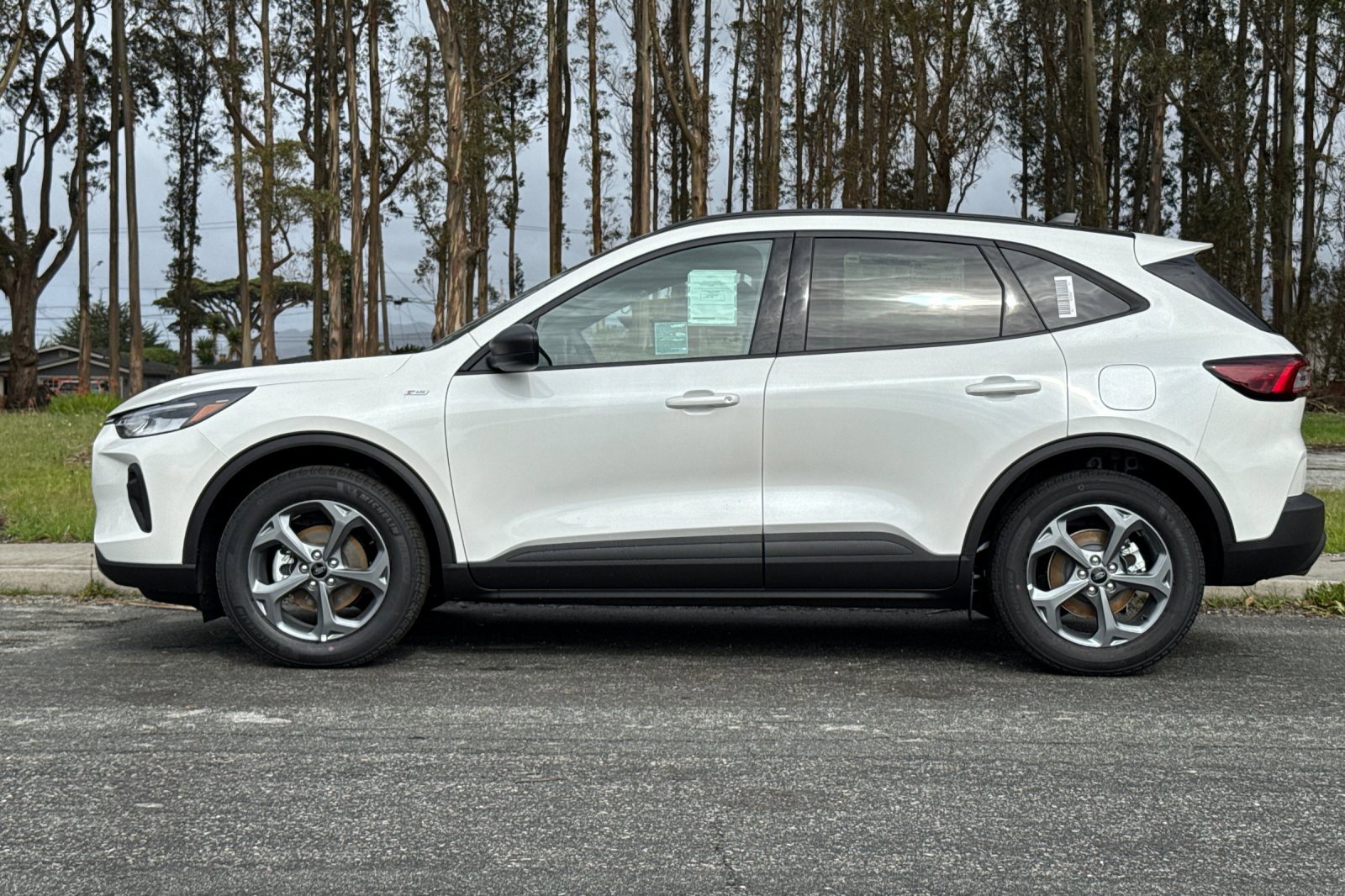 2025 Ford Escape ST-Line photo 2