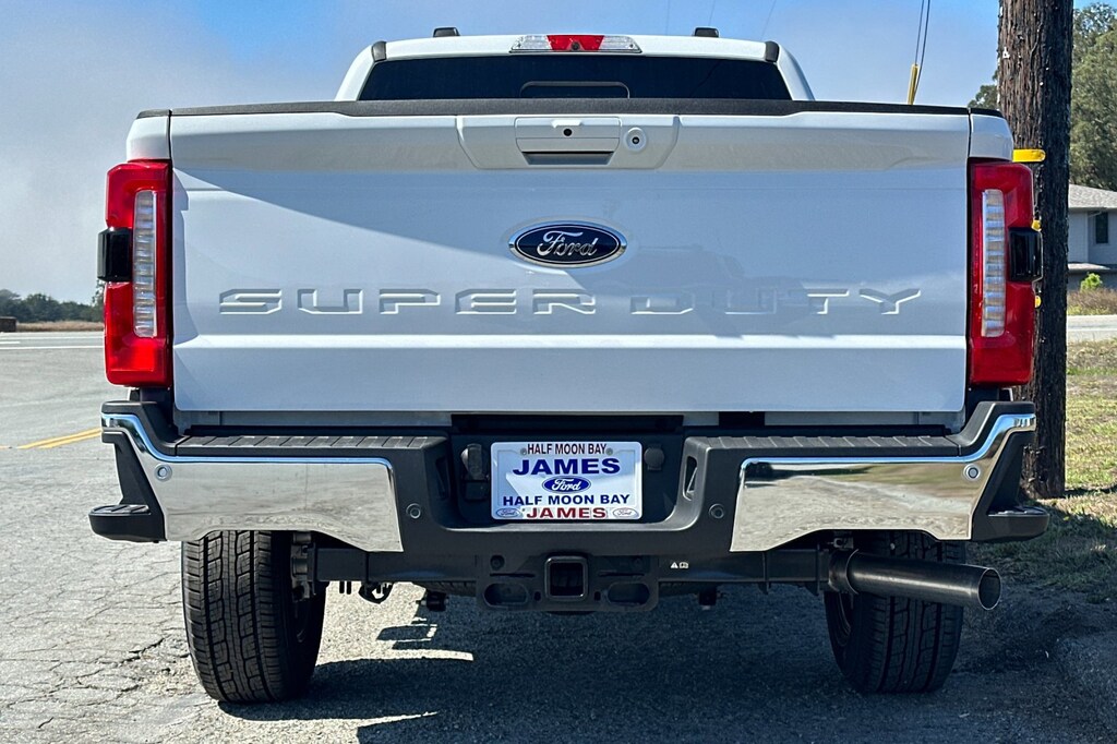 New 2026 Ford F-350SD Lariat Truck Crew Cab