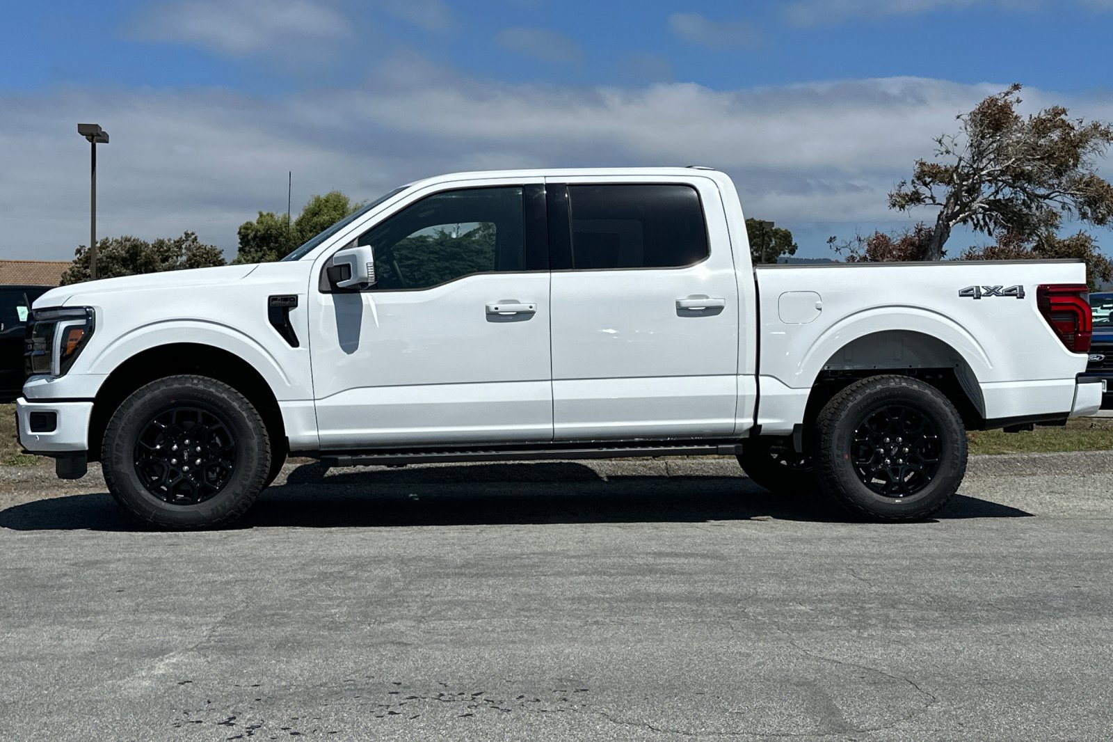 2025 Ford F-150 Lariat photo 2