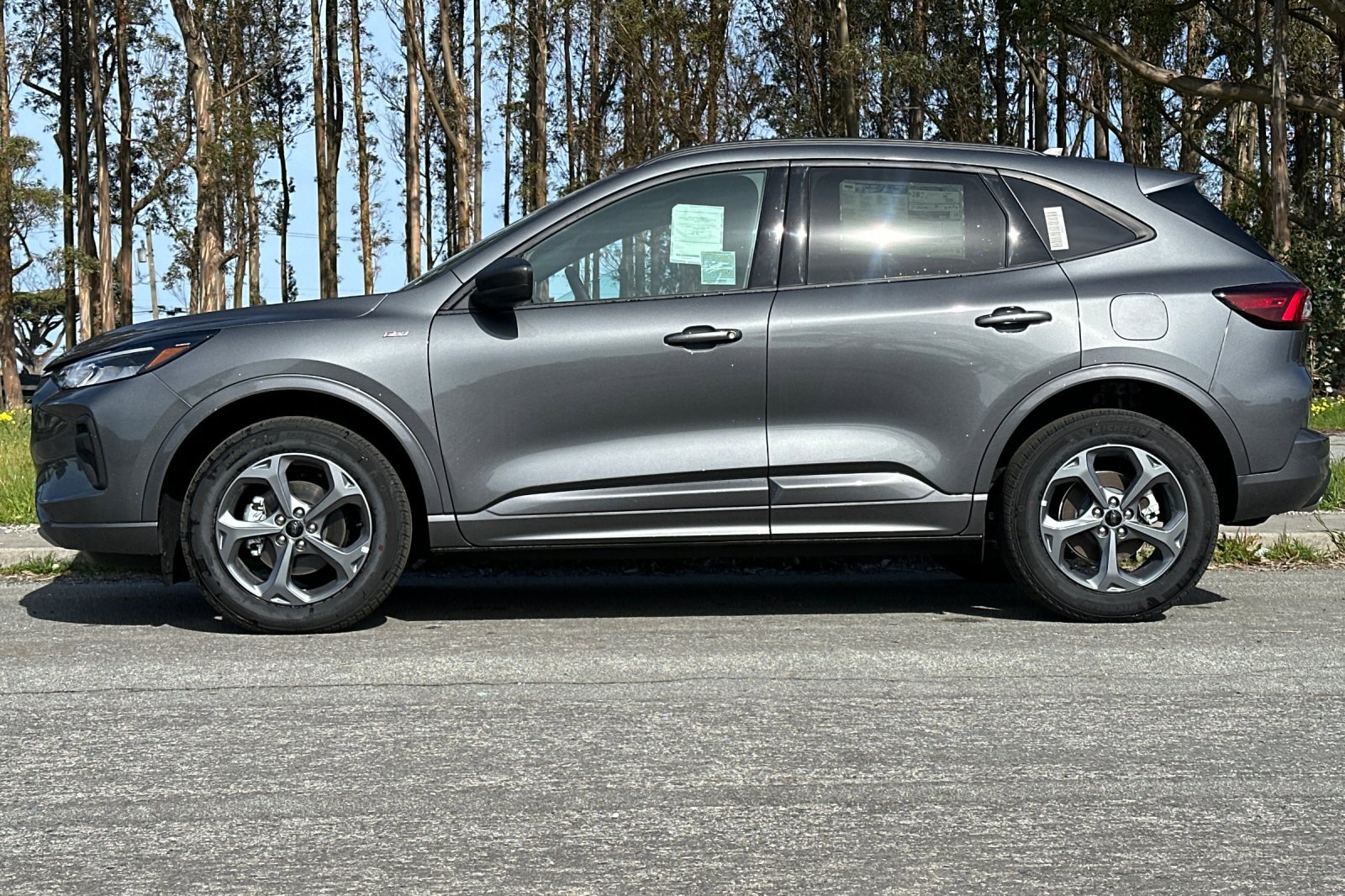 2024 Ford Escape ST-Line photo 2