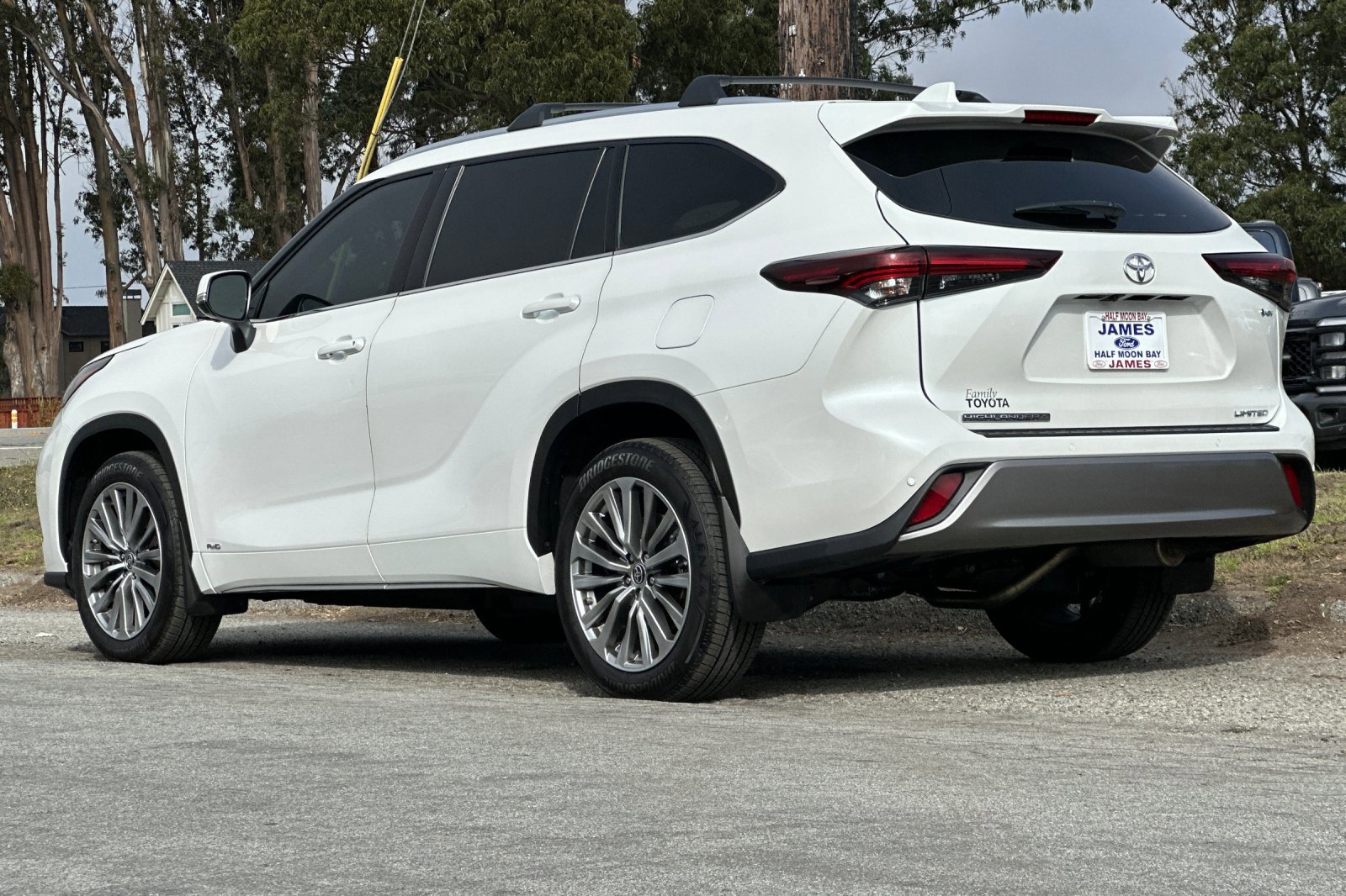 2025 Toyota Highlander XLE Limited photo 3