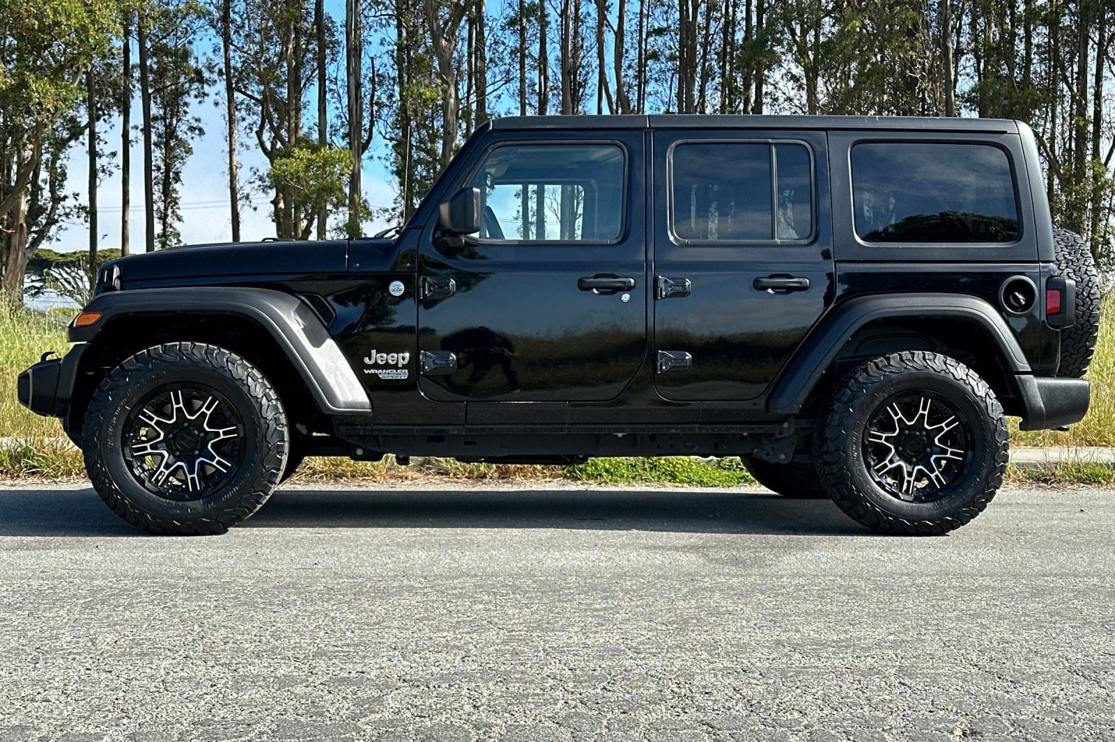Used 2019 Jeep Wrangler Unlimited Sport S with VIN 1C4HJXDN0KW682800 for sale in Half Moon Bay, CA