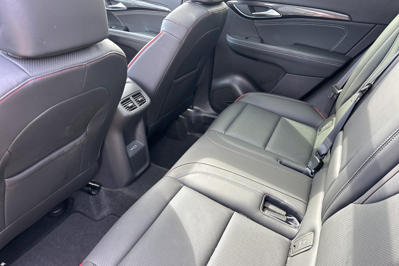 2023 Buick Envision Essence - Photo 11