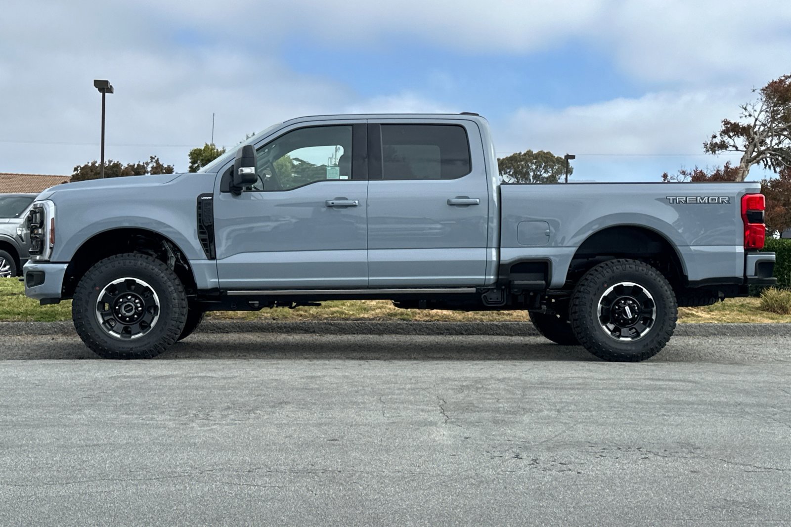 2025 Ford F-250 Lariat photo 2