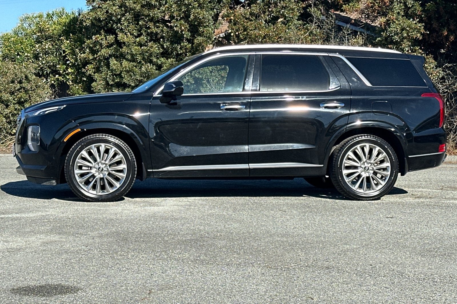 Used 2020 Hyundai Palisade Limited with VIN KM8R5DHE5LU166507 for sale in Half Moon Bay, CA