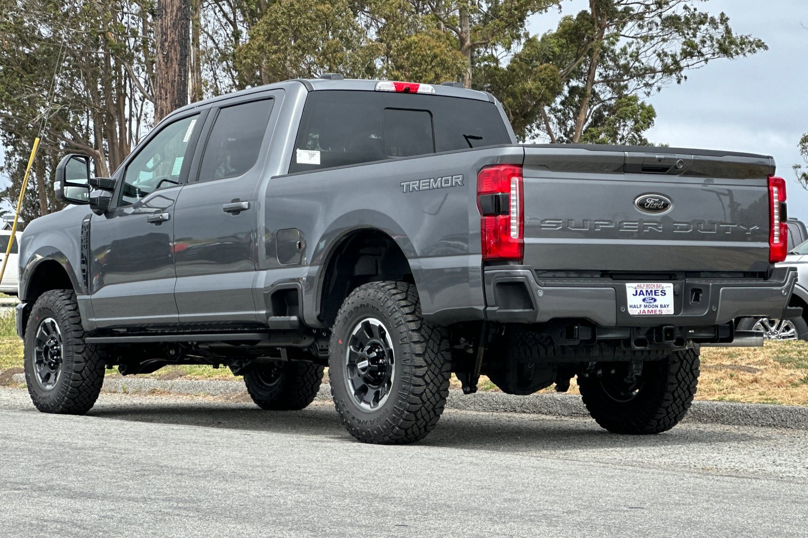2025 Ford F-350 Lariat photo 3
