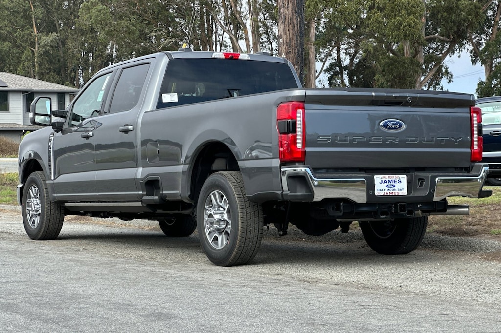 New 2026 Ford F-350SD Lariat Truck Crew Cab