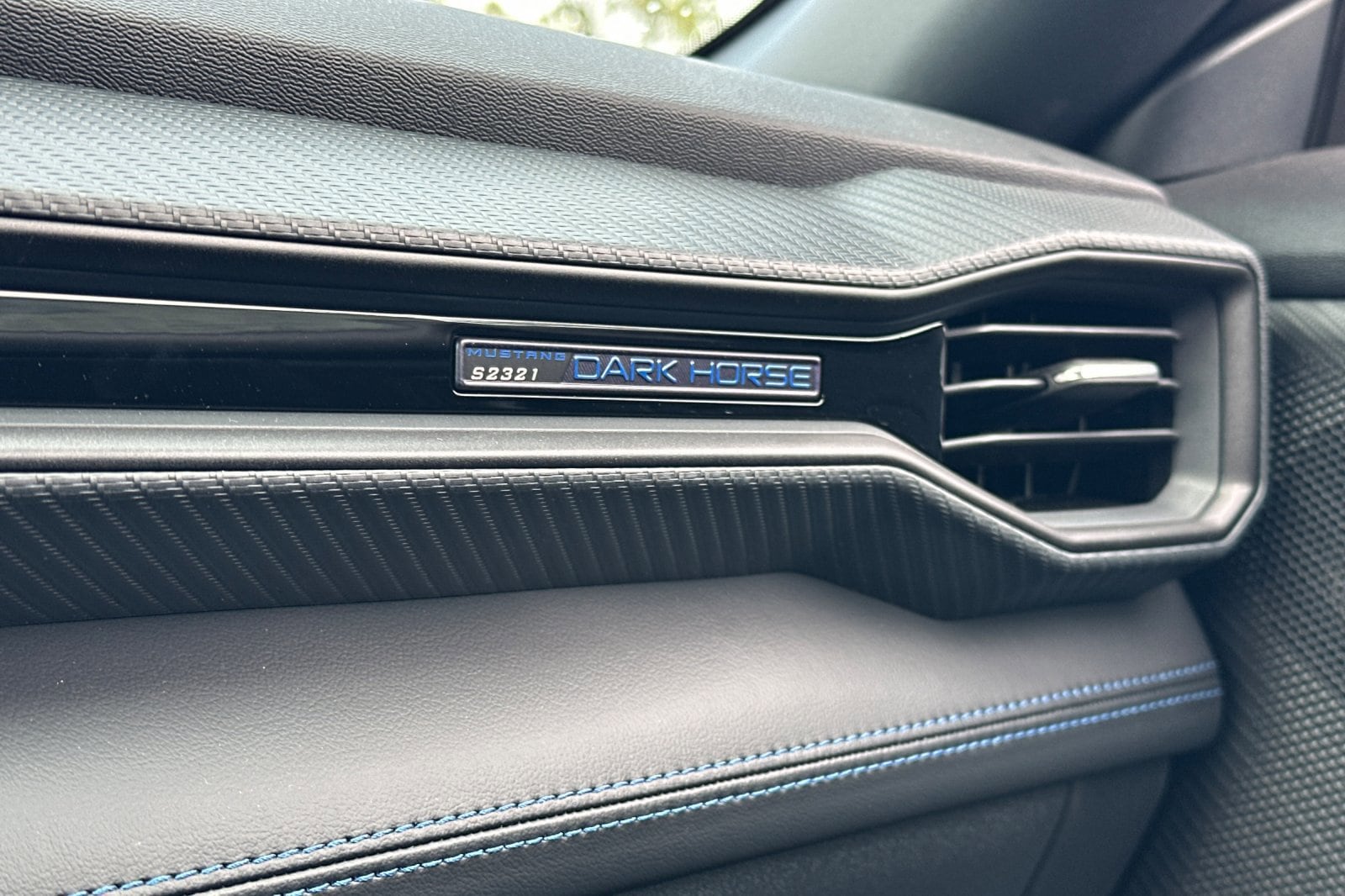 2025 Ford Mustang Dark Horse - Photo 26
