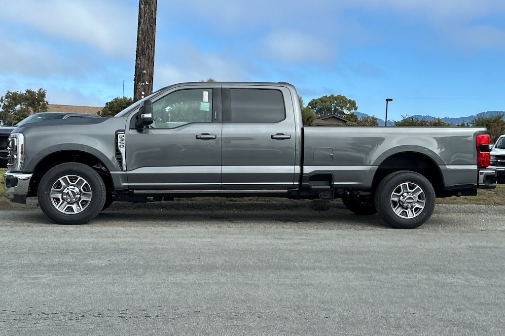 New 2026 Ford F-350SD Lariat Truck Crew Cab