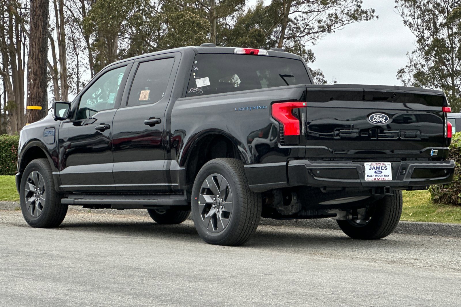 2025 Ford F-150 Lightning photo 3