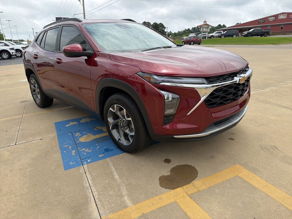 Used 2025 Chevrolet Trax LT SUV