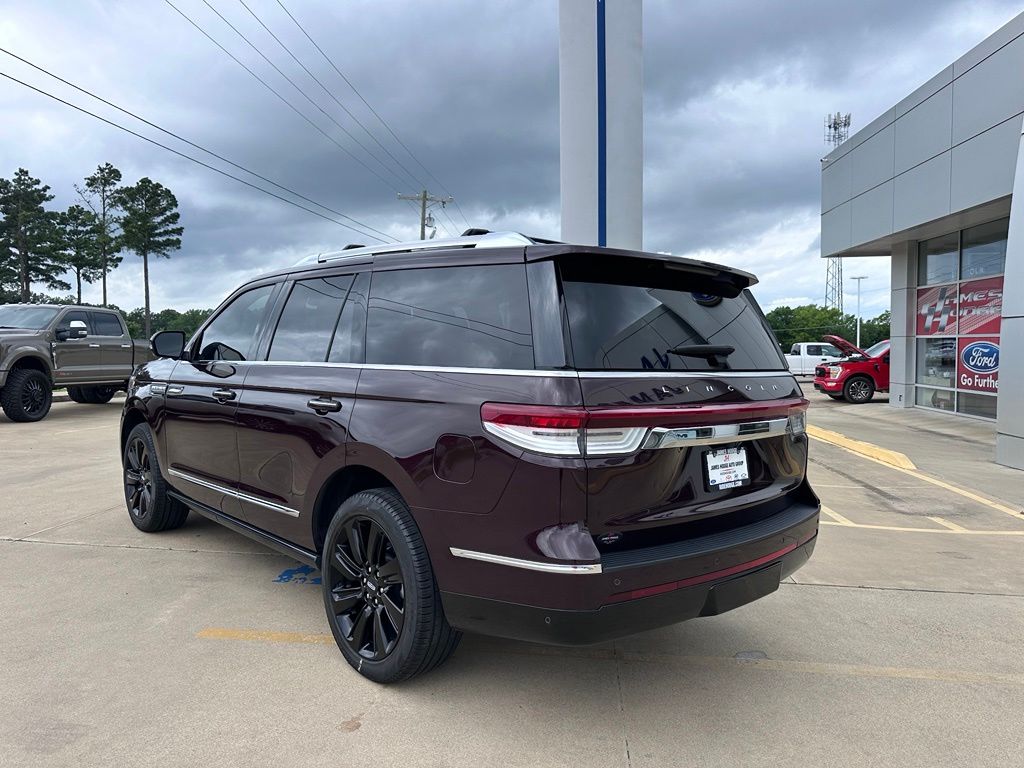 2024 Lincoln Navigator Premiere AWD's photo