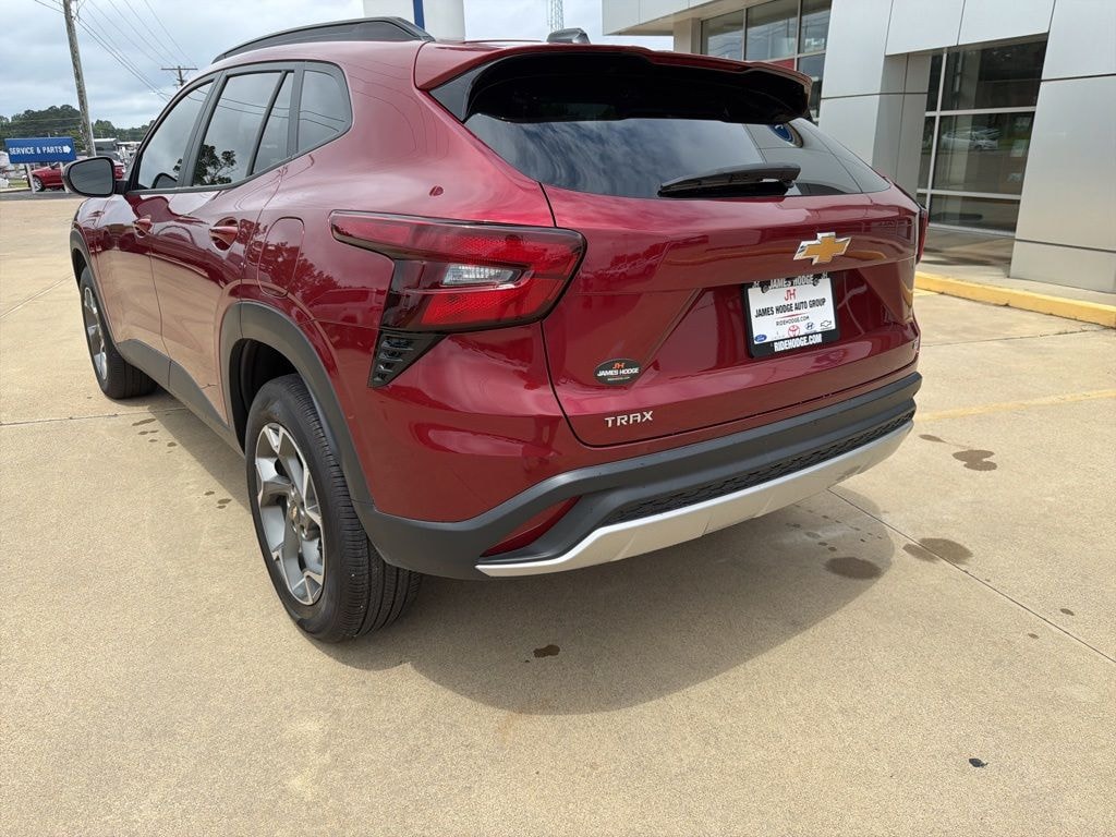 Used 2025 Chevrolet Trax LT SUV