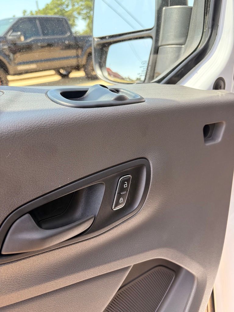 2025 Ford Transit Passenger Van XLT - Photo 10
