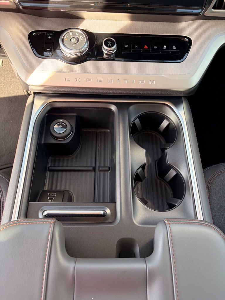 2025 Ford Expedition Active - Photo 17