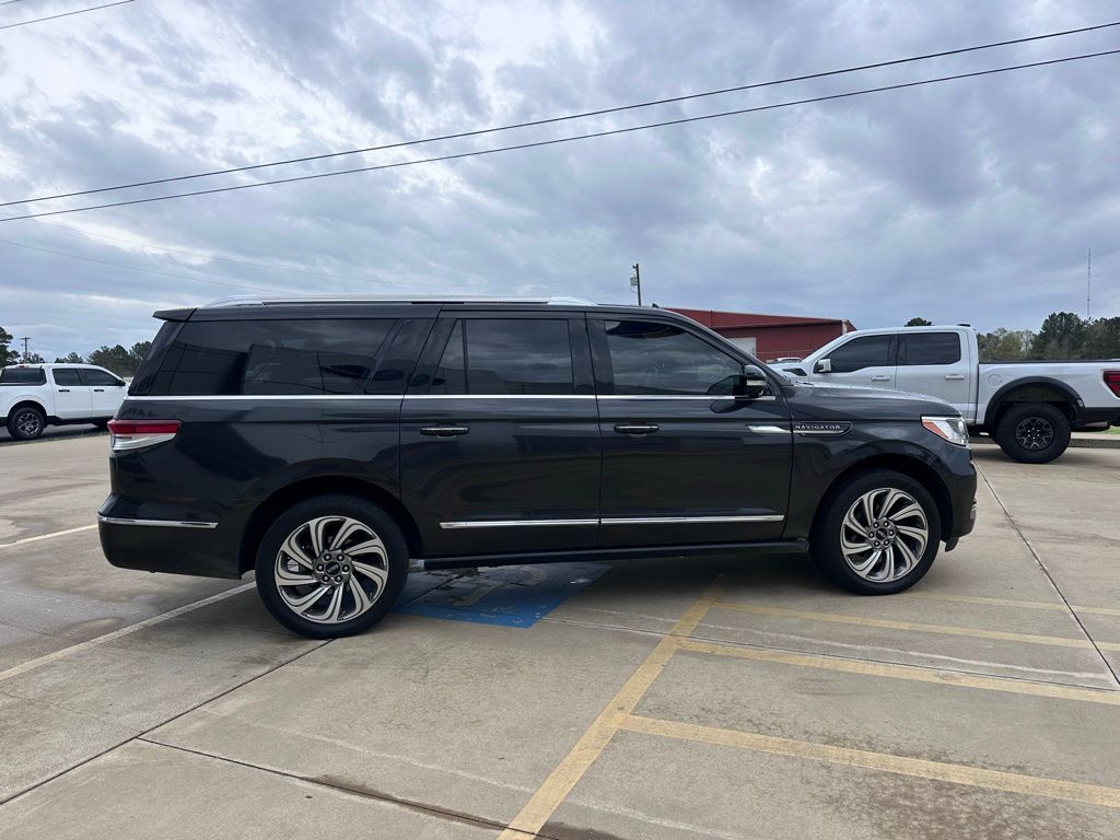 2024 Lincoln Navigator Premiere L