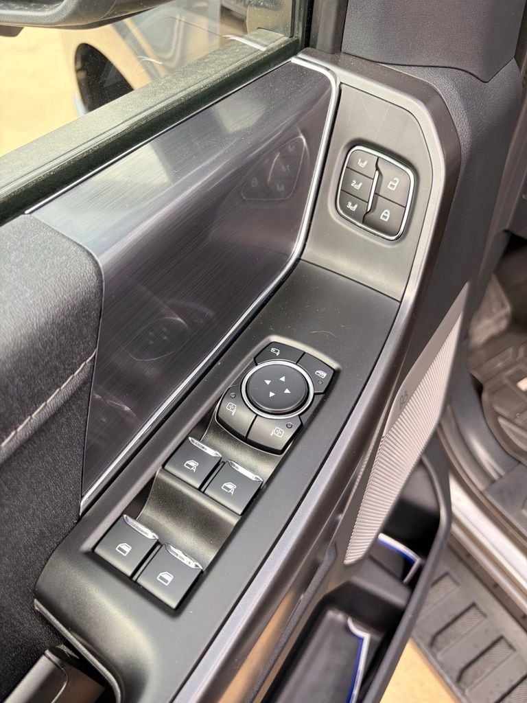 2025 Ford F-150 Lariat - Photo 11