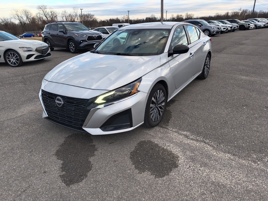 2024 Nissan Altima SV's photo