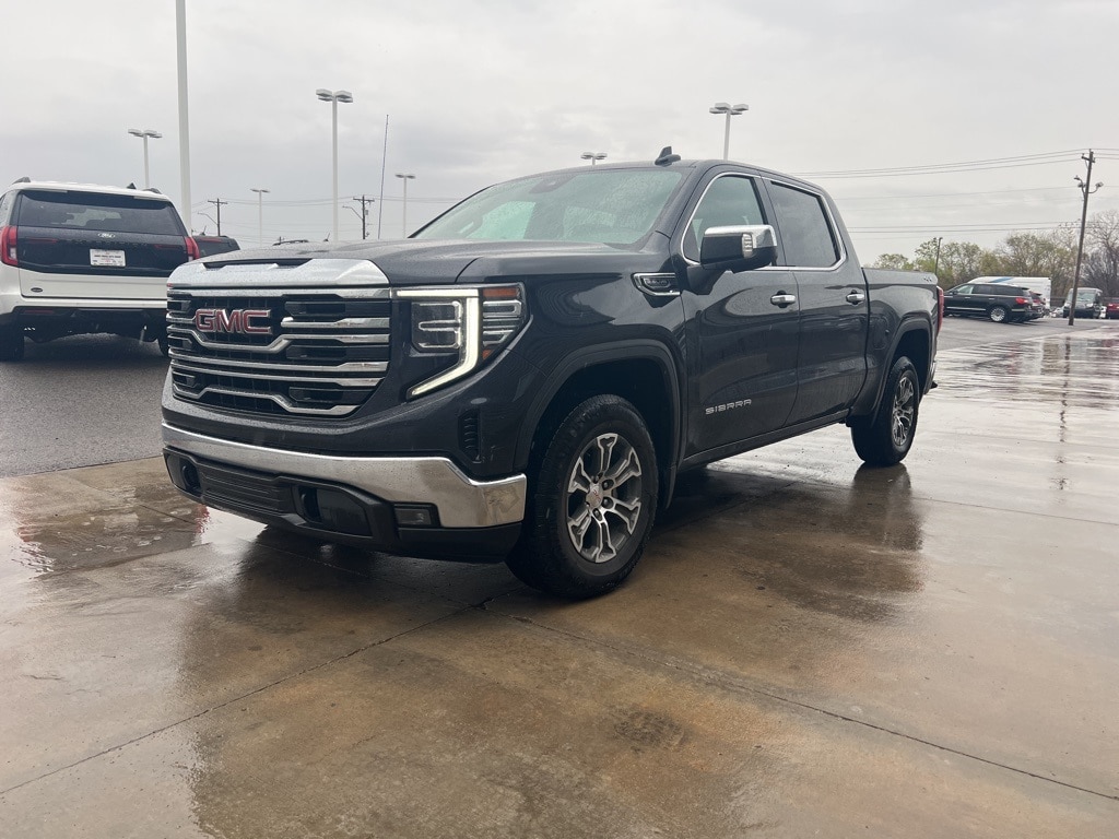 2025 GMC Sierra 1500 SLT's photo