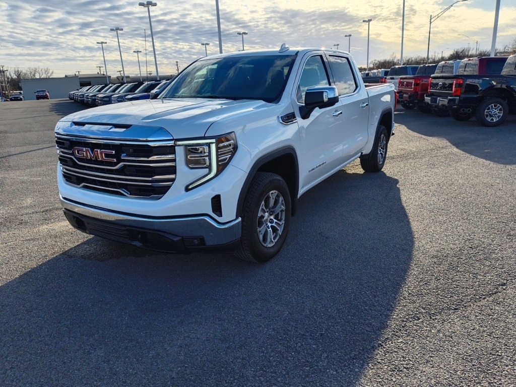 2025 GMC Sierra 1500 SLT's photo