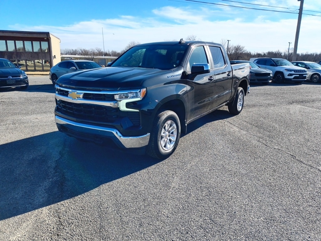 2025 Chevrolet Silverado 1500 LT's photo
