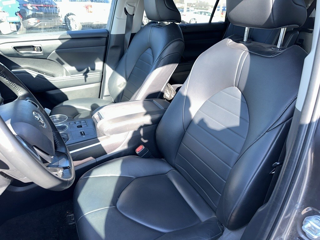 Used 2024 Toyota Highlander LE SUV