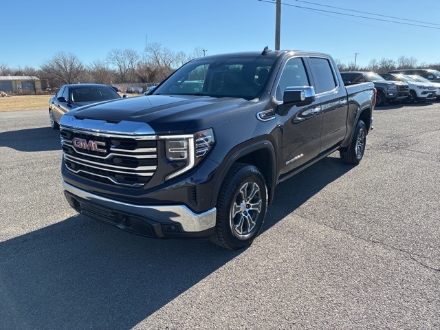 2025 GMC Sierra SLT's photo