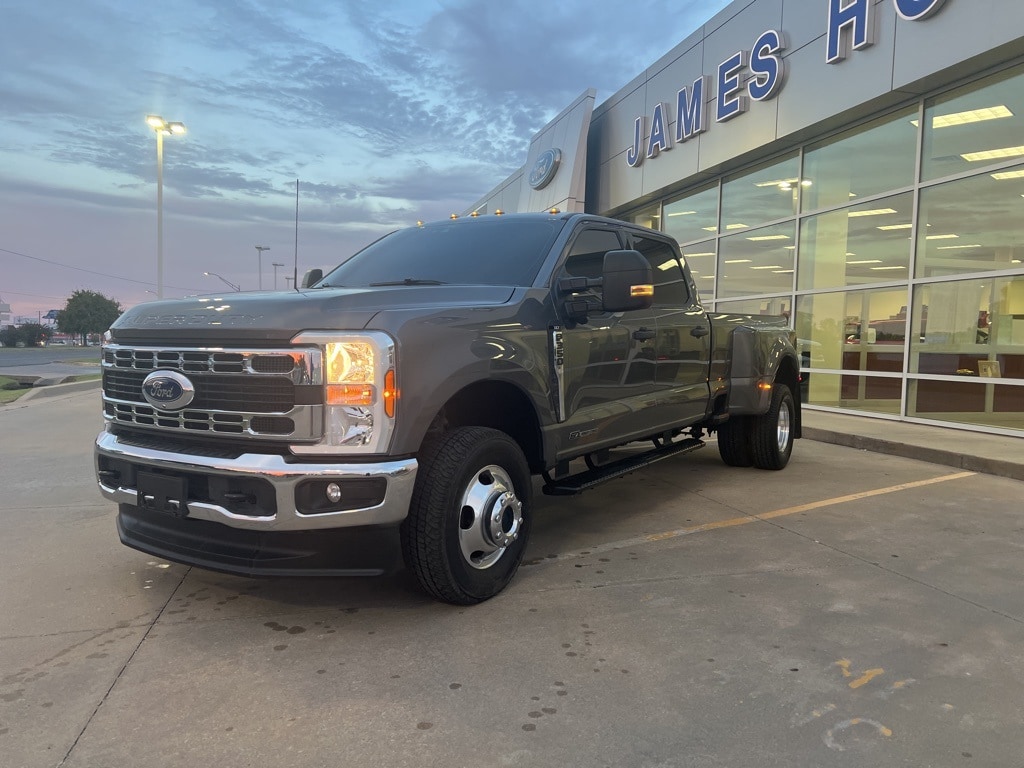 2025 Ford F-350 Super Duty XLT's photo