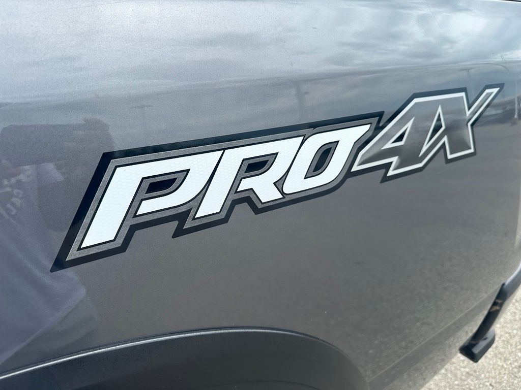 2022 Nissan Titan PRO-4X - Photo 10