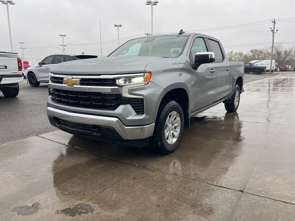 2025 Chevrolet Silverado 1500 LT's photo