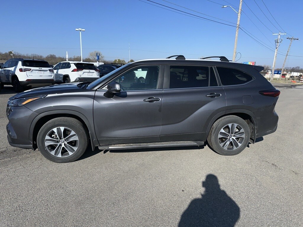 Used 2024 Toyota Highlander LE SUV
